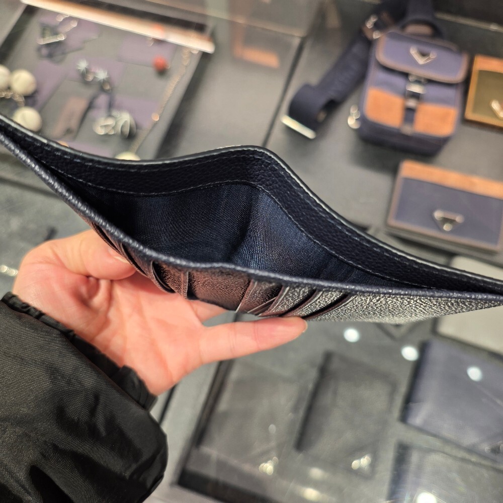 [아울렛] 프라다 삼각로고 비텔로 그레인 남성 반지갑 2MO004