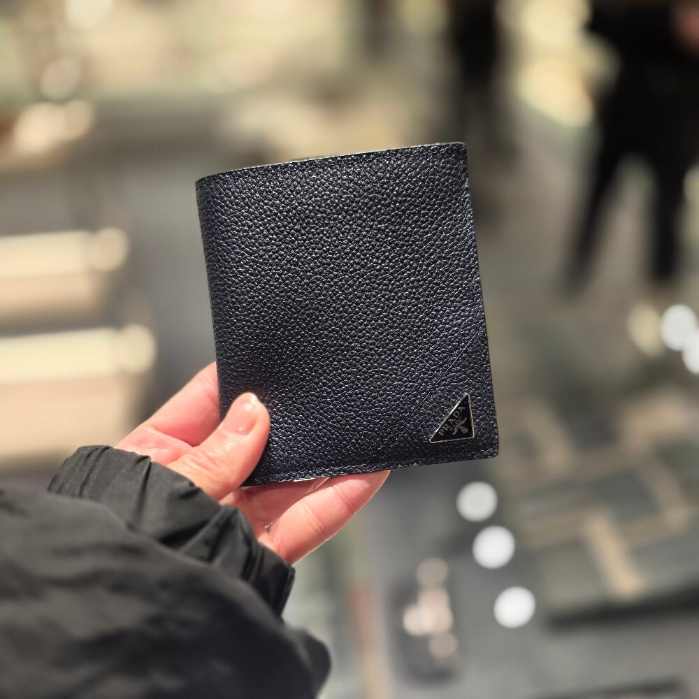 [아울렛] 프라다 삼각로고 비텔로 그레인 남성 반지갑 2MO004