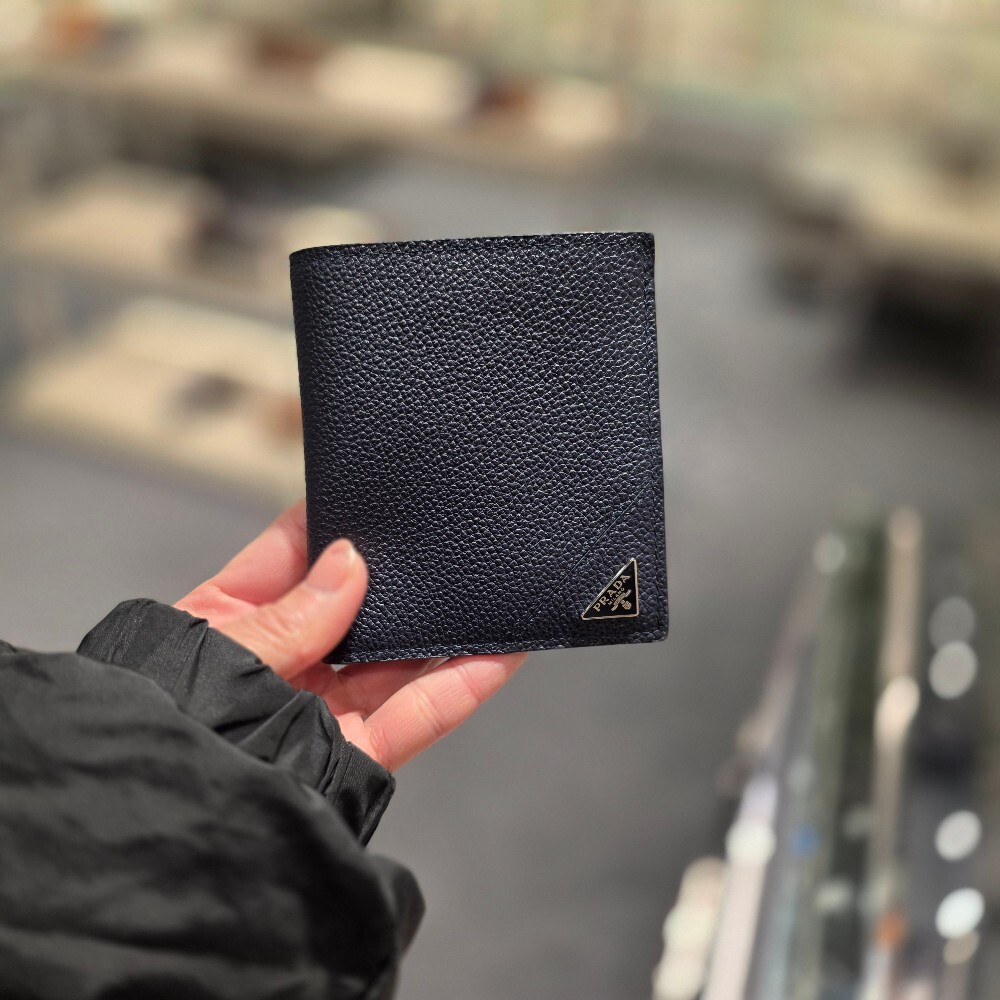 [아울렛] 프라다 삼각로고 비텔로 그레인 남성 반지갑 2MO004