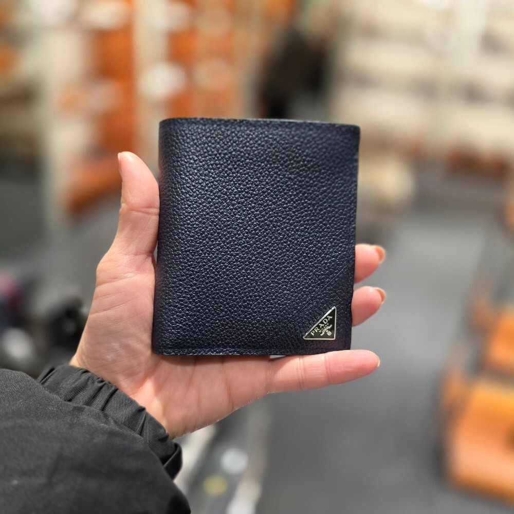 [아울렛] 프라다 삼각로고 비텔로 그레인 남성 반지갑 2MO004