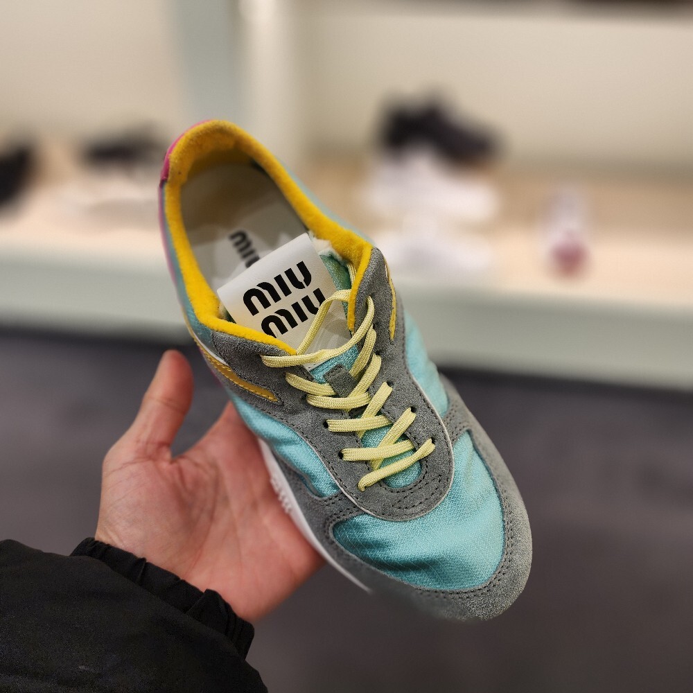 [아울렛] 미우미우 지나지움 테그니컬 여성 스니커즈 5E428E