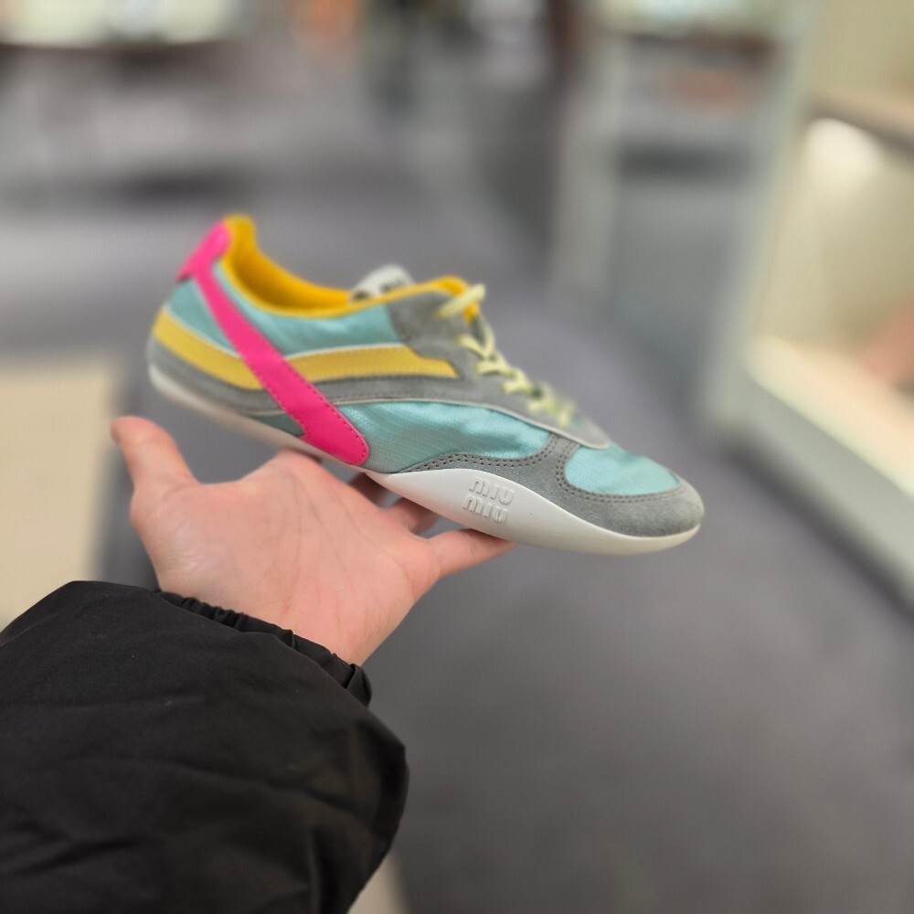 [아울렛] 미우미우 지나지움 테그니컬 여성 스니커즈 5E428E