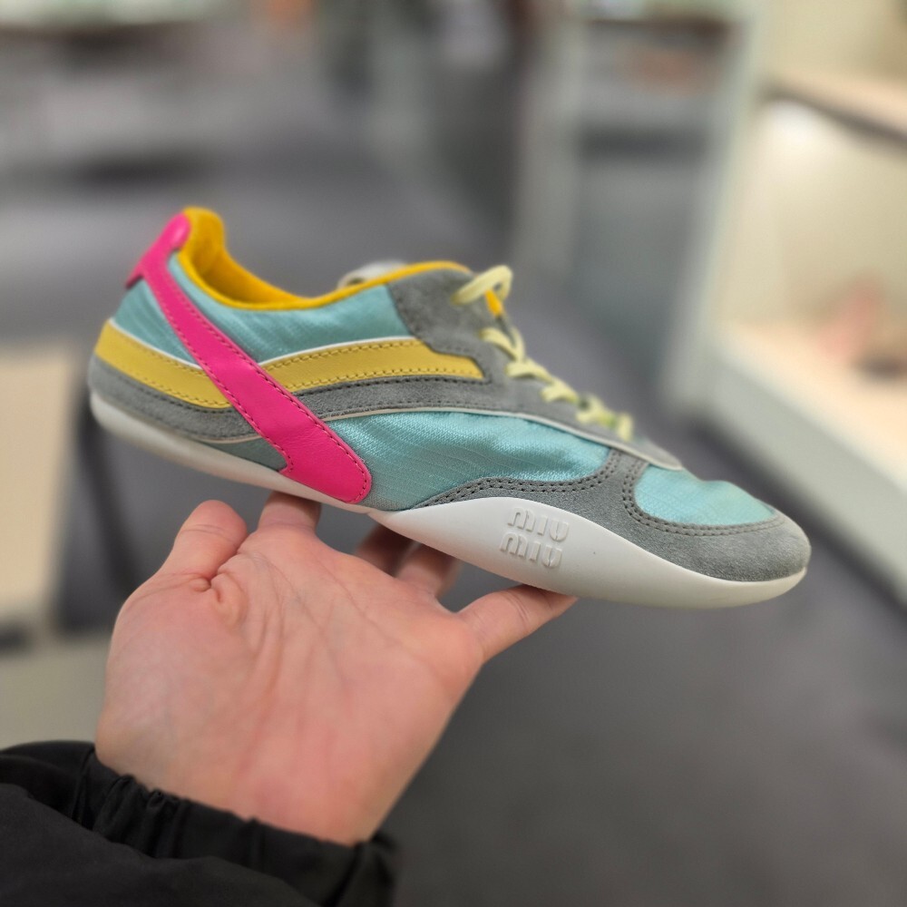 [아울렛] 미우미우 지나지움 테그니컬 여성 스니커즈 5E428E