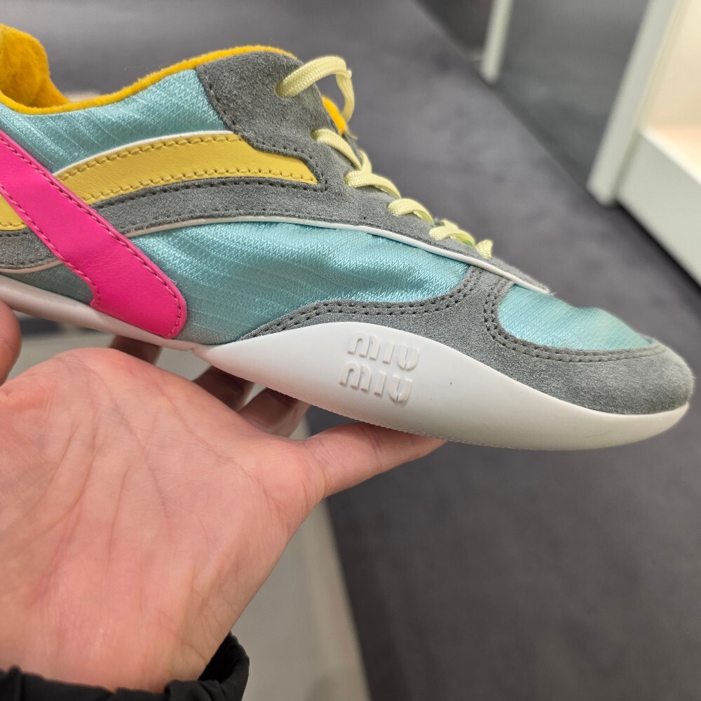 [아울렛] 미우미우 지나지움 테그니컬 여성 스니커즈 5E428E