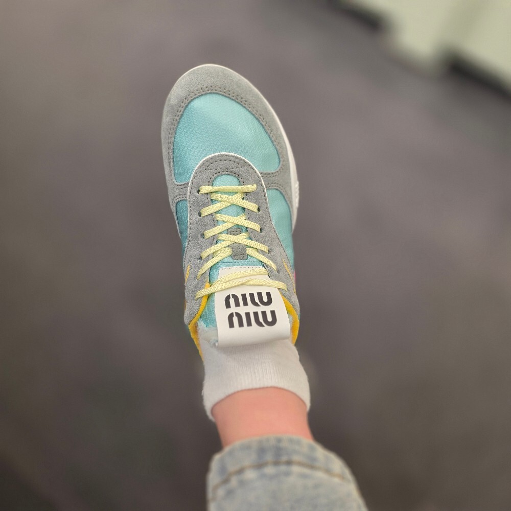 [아울렛] 미우미우 지나지움 테그니컬 여성 스니커즈 5E428E