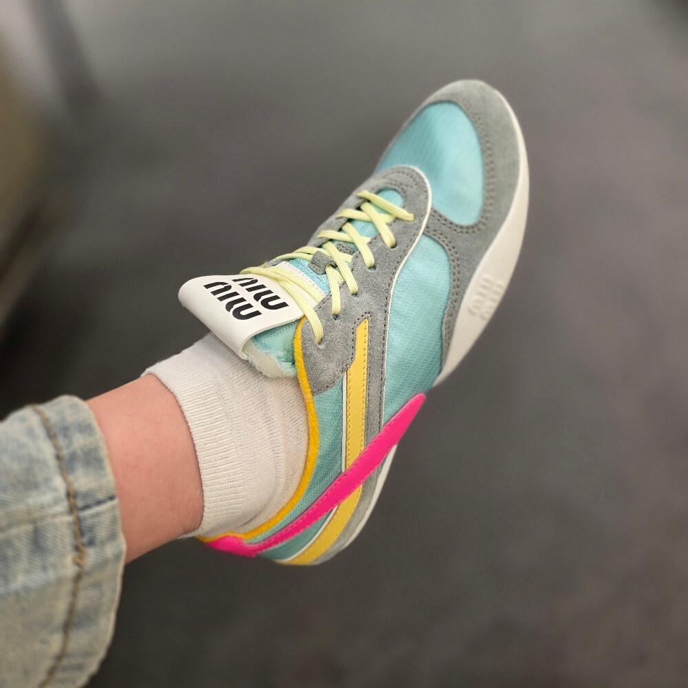 [아울렛] 미우미우 지나지움 테그니컬 여성 스니커즈 5E428E