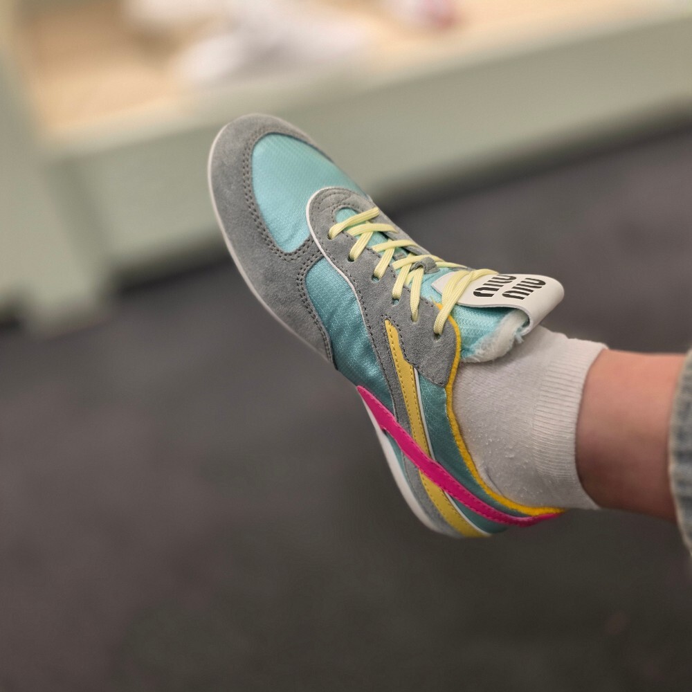 [아울렛] 미우미우 지나지움 테그니컬 여성 스니커즈 5E428E