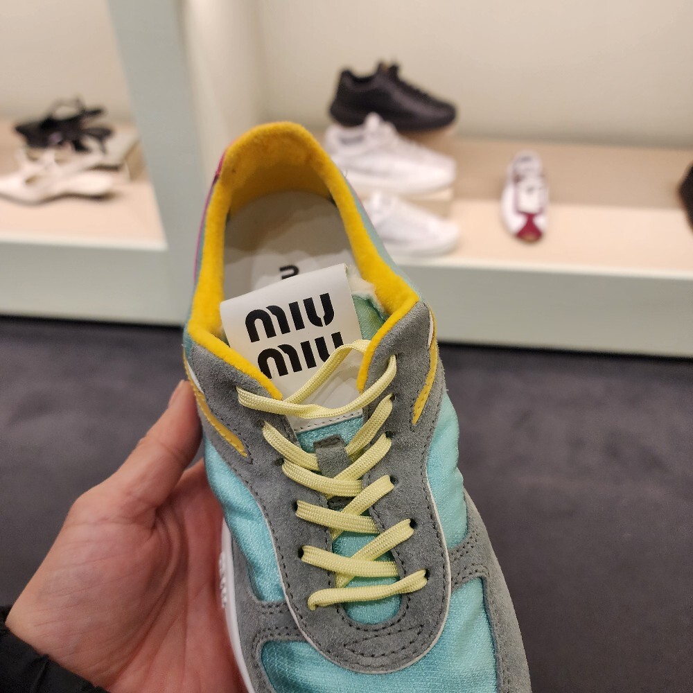 [아울렛] 미우미우 지나지움 테그니컬 여성 스니커즈 5E428E