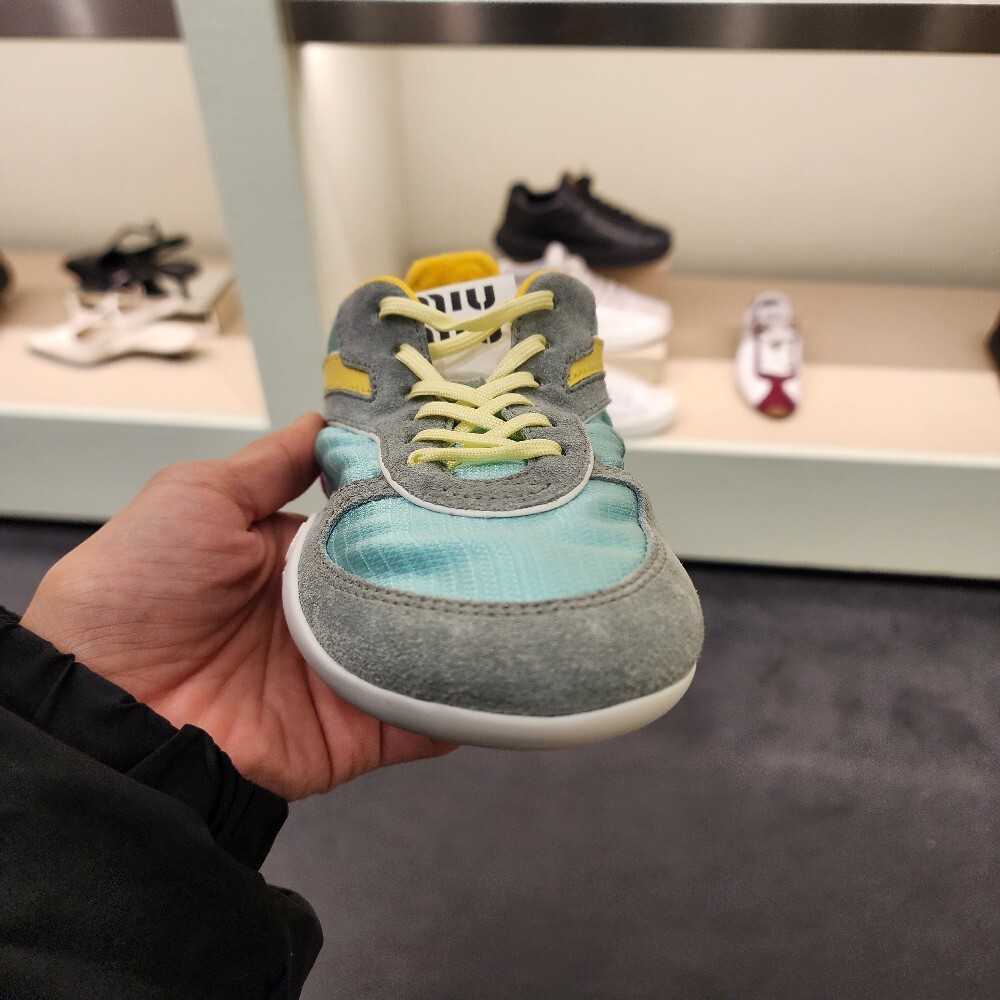 [아울렛] 미우미우 지나지움 테그니컬 여성 스니커즈 5E428E