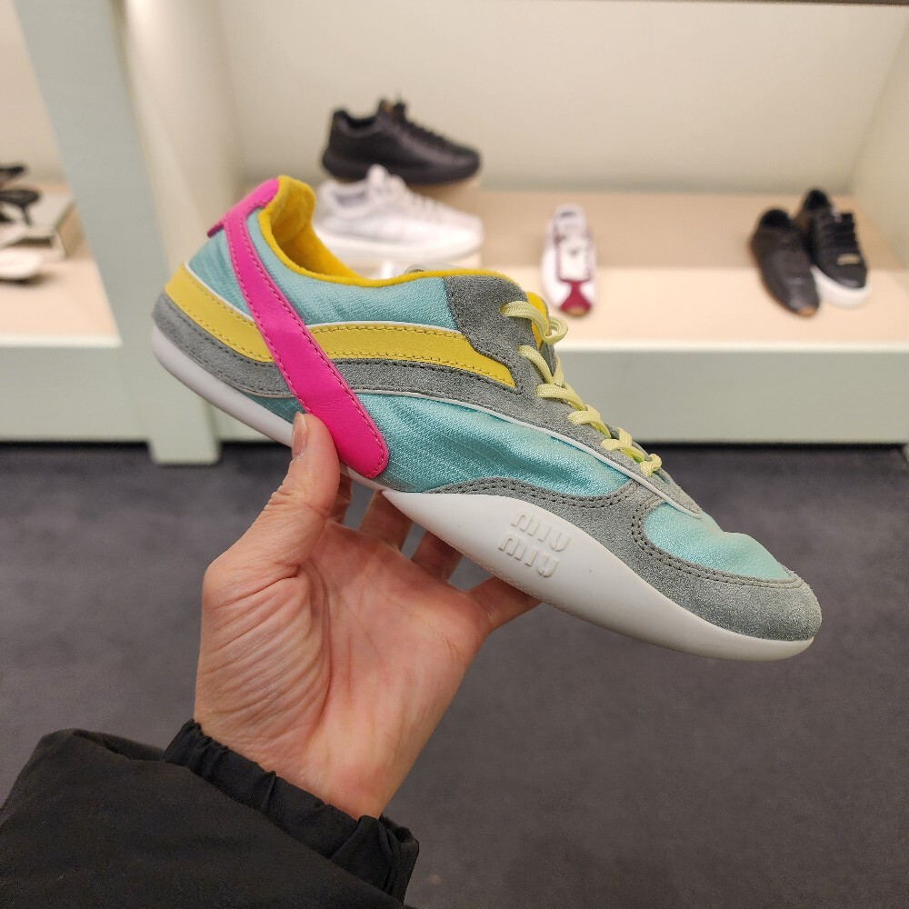 [아울렛] 미우미우 지나지움 테그니컬 여성 스니커즈 5E428E