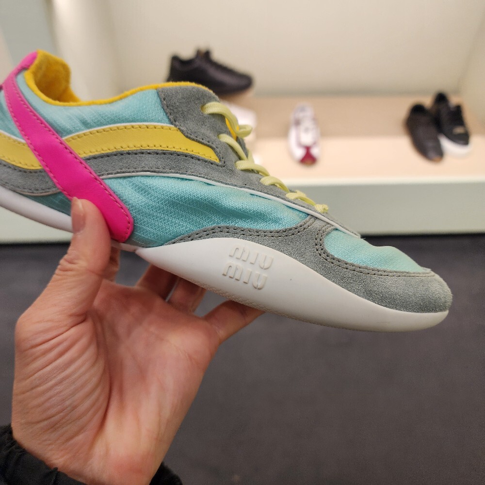 [아울렛] 미우미우 지나지움 테그니컬 여성 스니커즈 5E428E