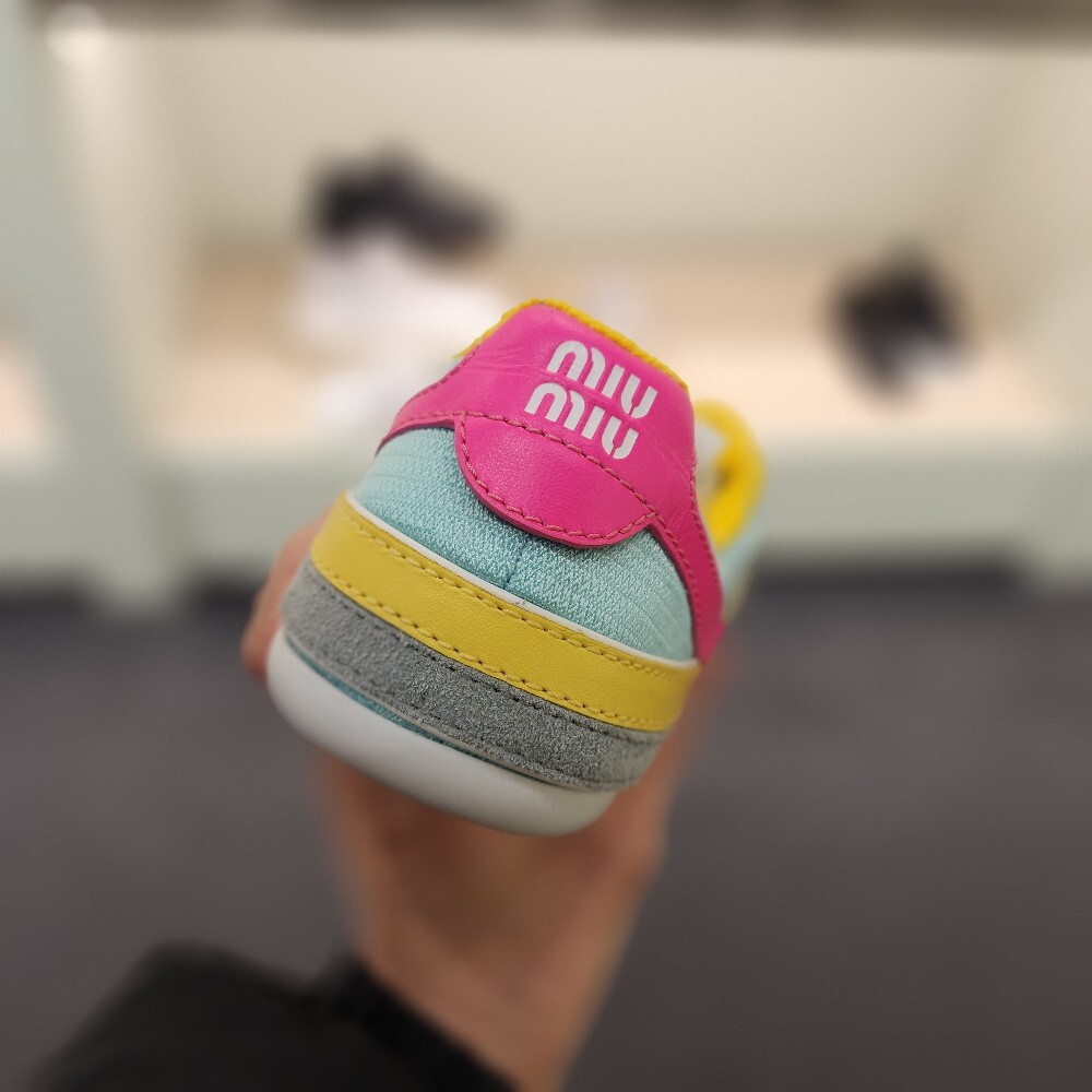 [아울렛] 미우미우 지나지움 테그니컬 여성 스니커즈 5E428E