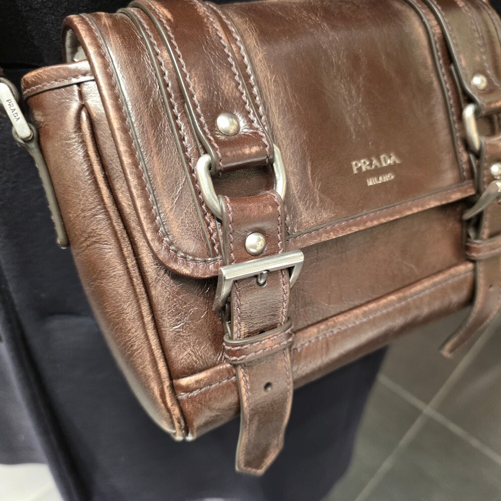 [아울렛] 프라다 버클 크로스바디백 2VD078