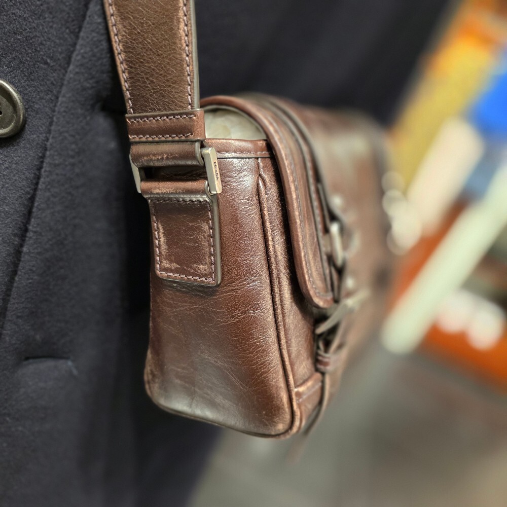 [아울렛] 프라다 버클 크로스바디백 2VD078