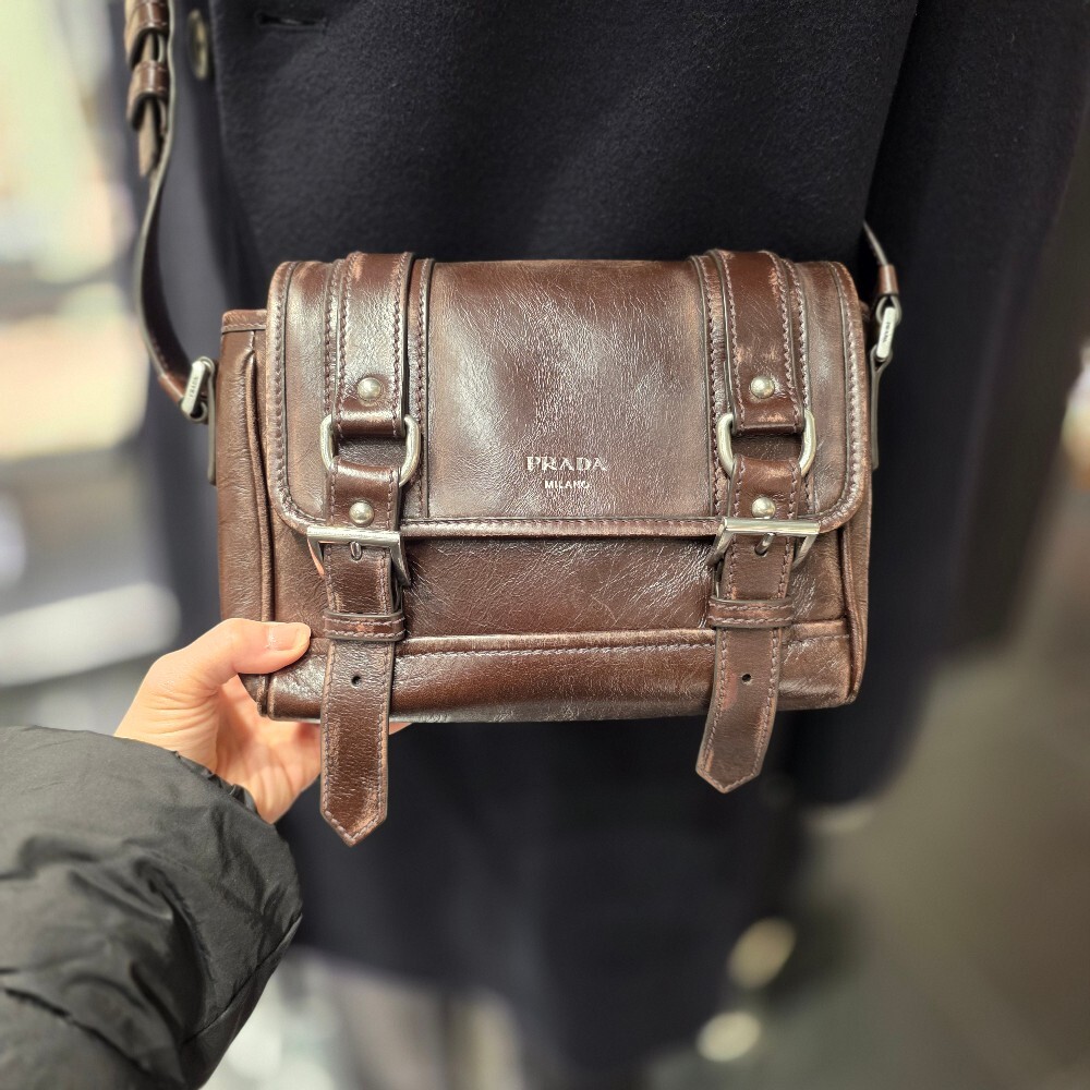 [아울렛] 프라다 버클 크로스바디백 2VD078