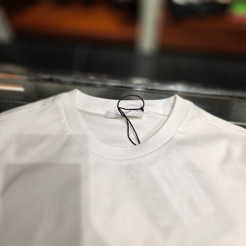 [아울렛] 프라다 삼각로고 코튼 남성 반팔 티셔츠 UJN656