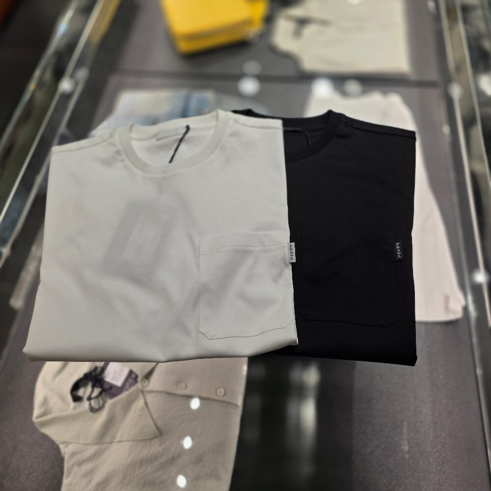 [아울렛] 프라다 포켓 코튼 남성 베이직 반팔 티셔츠 UJN658