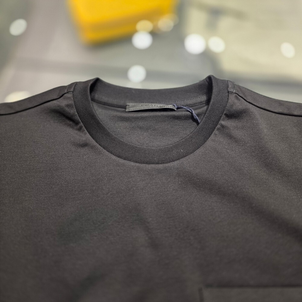 [아울렛] 프라다 포켓 코튼 남성 베이직 반팔 티셔츠 UJN658