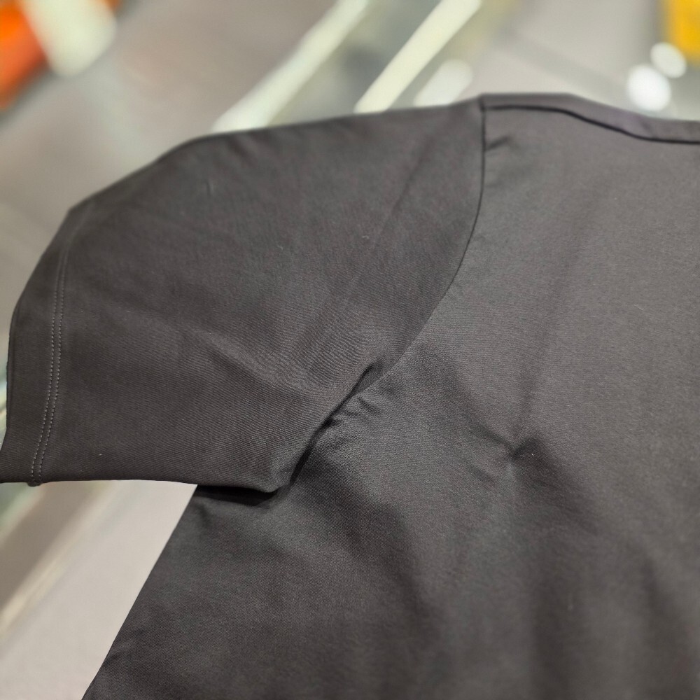 [아울렛] 프라다 포켓 코튼 남성 베이직 반팔 티셔츠 UJN658