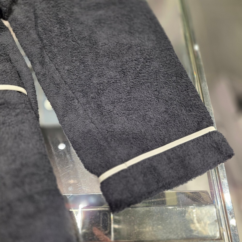 [아울렛] 프라다 삼각로고 테리 클로스 가운 VT6060