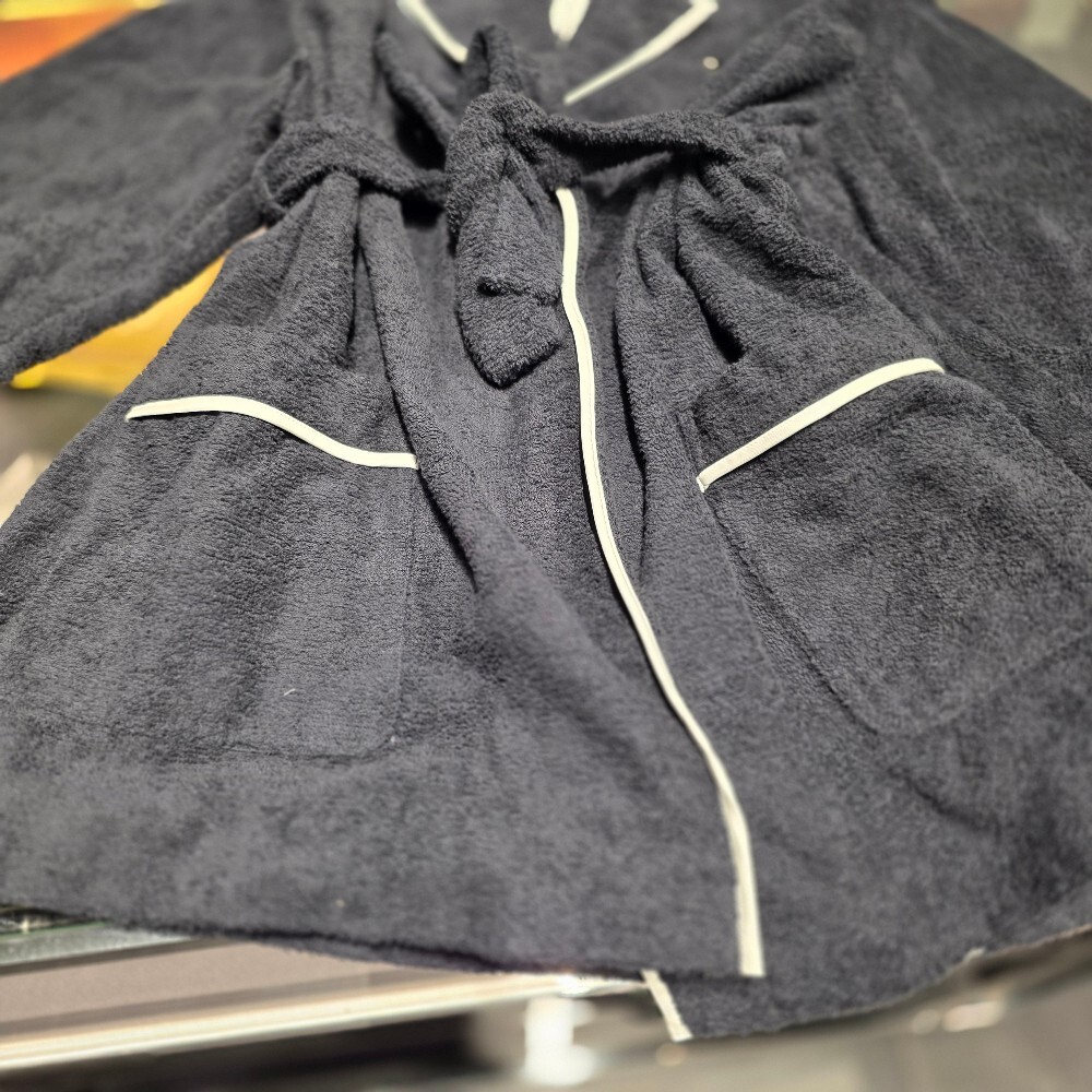 [아울렛] 프라다 삼각로고 테리 클로스 가운 VT6060