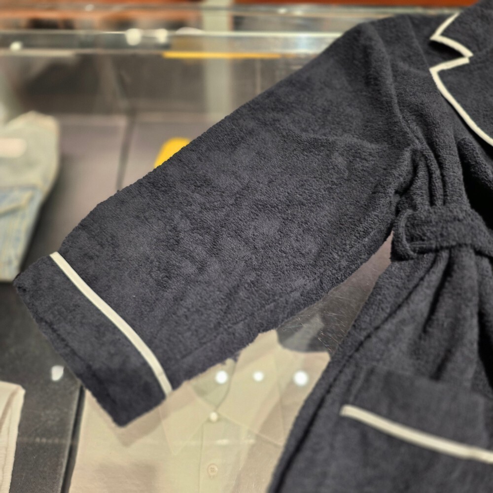 [아울렛] 프라다 삼각로고 테리 클로스 가운 VT6060