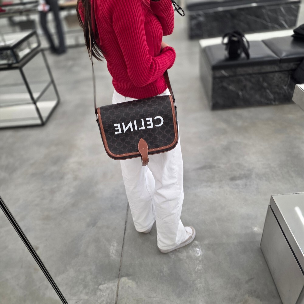 [아울렛] 셀린느 트리옹프 캔버스 폴코 메신저백 193902BZK.04LI