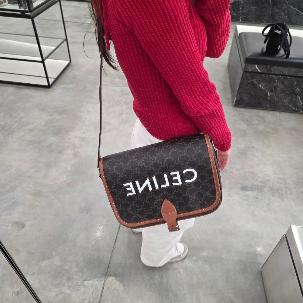 [아울렛] 셀린느 트리옹프 캔버스 폴코 메신저백 193902BZK.04LI