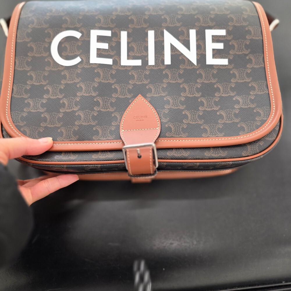 [아울렛] 셀린느 트리옹프 캔버스 폴코 메신저백 193902BZK.04LI