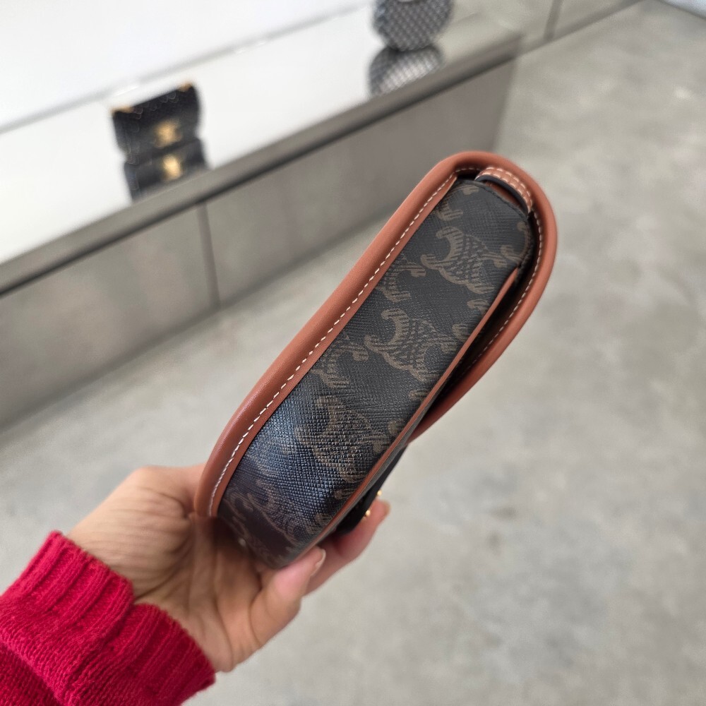 [아울렛] 셀린느트리옹프캔버스미니베사체백 196702BZJ.04LU