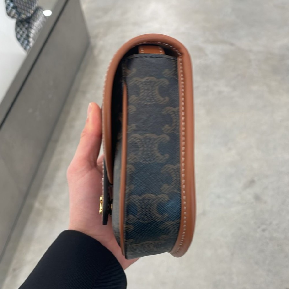 [아울렛] 셀린느트리옹프캔버스미니베사체백 196702BZJ.04LU