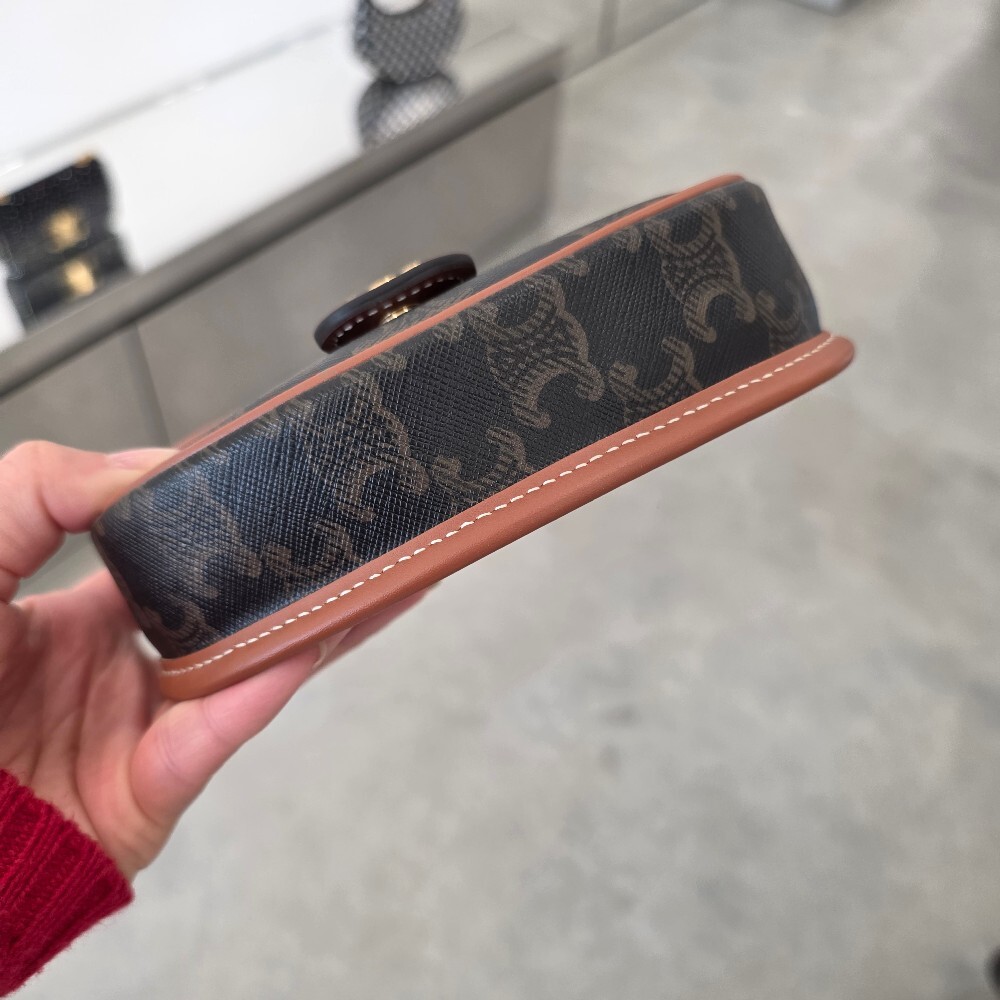 [아울렛] 셀린느트리옹프캔버스미니베사체백 196702BZJ.04LU