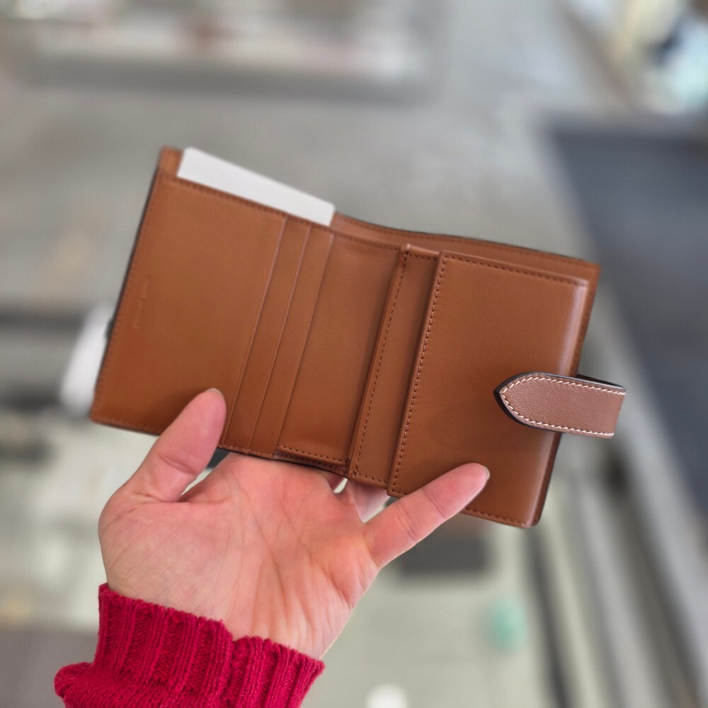 [아울렛] 셀린느 트리옹프 캔버스 스트랩 반지갑 10H262DB7.04LU