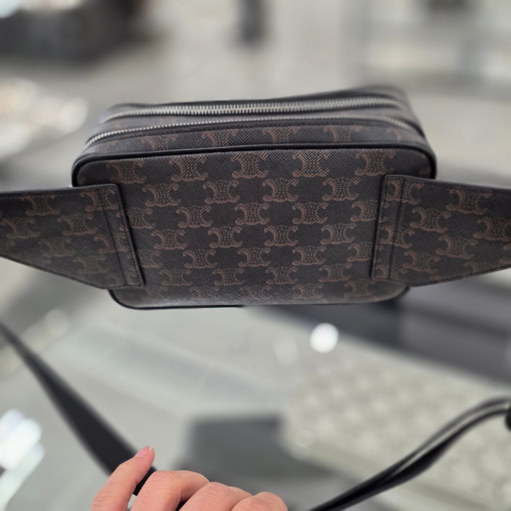 [아울렛] 셀린느 트리옹프 캔버스 슬링백 116162FWK.38SI