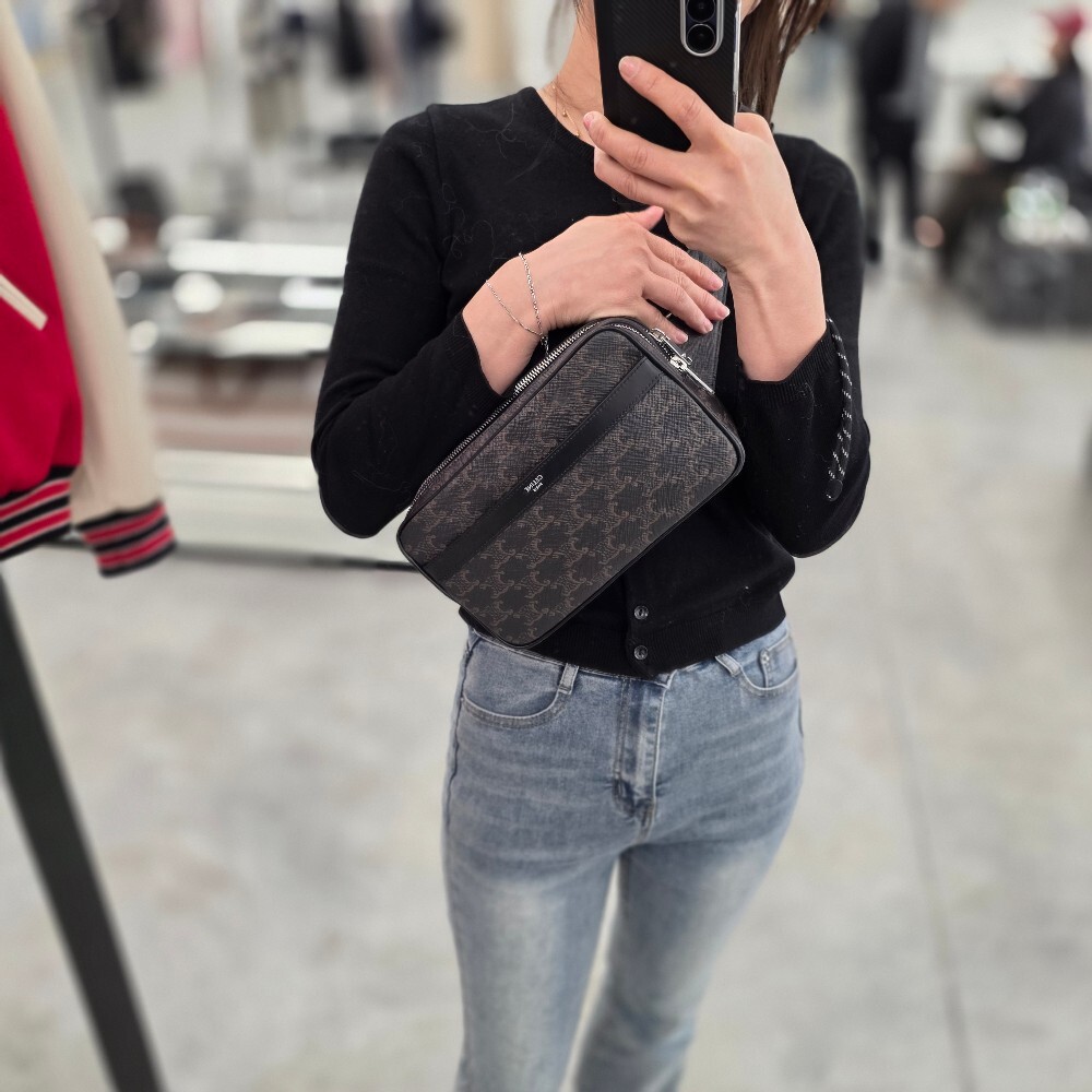 [아울렛] 셀린느 트리옹프 캔버스 슬링백 116162FWK.38SI