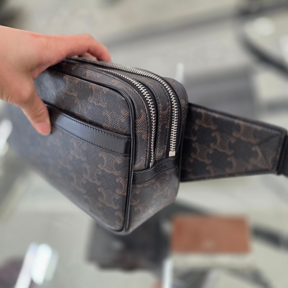 [아울렛] 셀린느 트리옹프 캔버스 슬링백 116162FWK.38SI