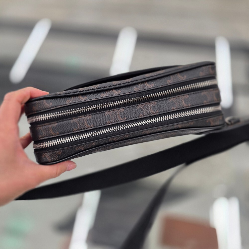 [아울렛] 셀린느 트리옹프 캔버스 슬링백 116162FWK.38SI