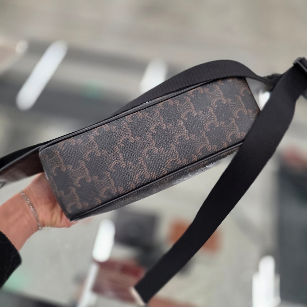 [아울렛] 셀린느 트리옹프 캔버스 슬링백 116162FWK.38SI