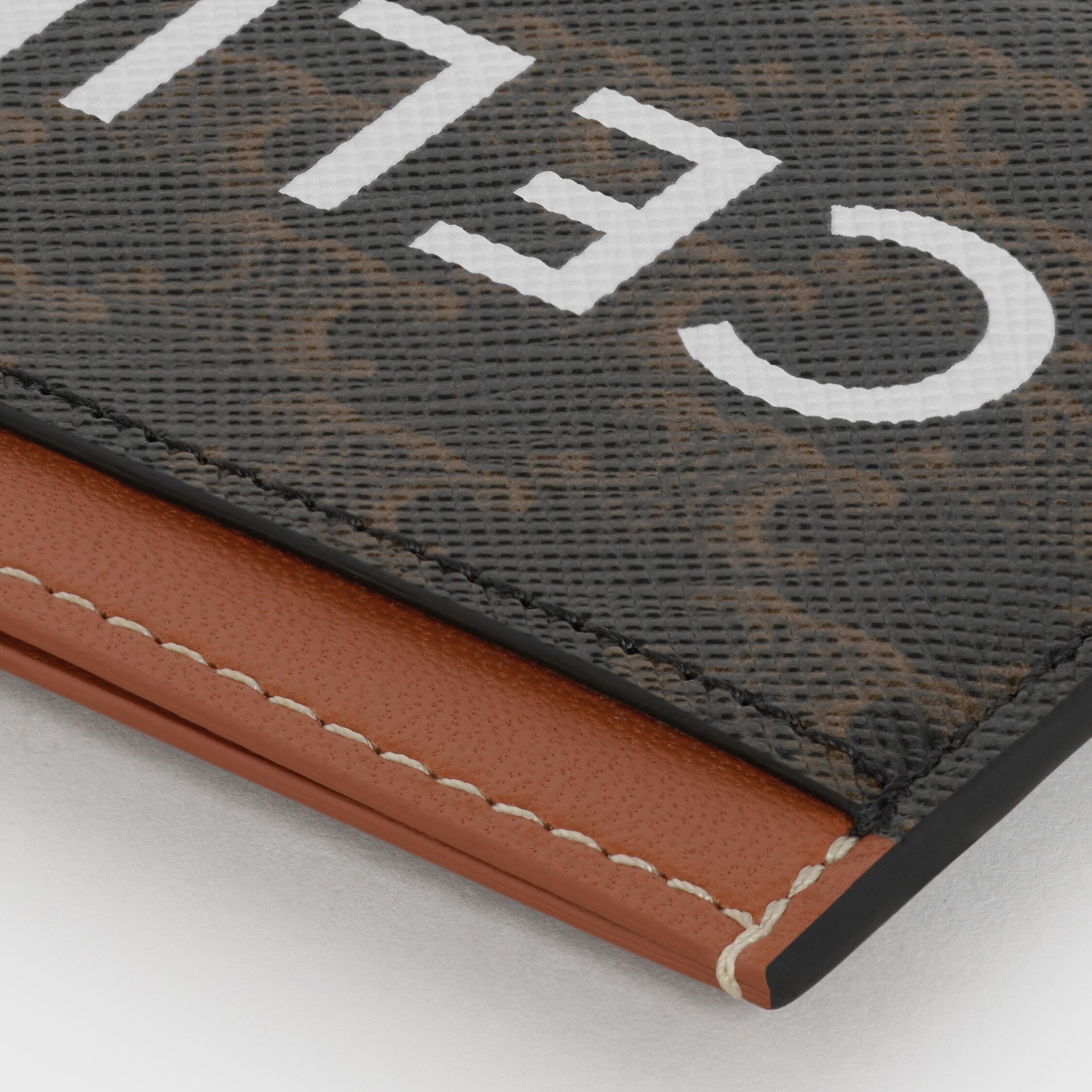 [아울렛] 셀린느 트리옹프 캔버스 카드지갑 10B702CLY.04LU