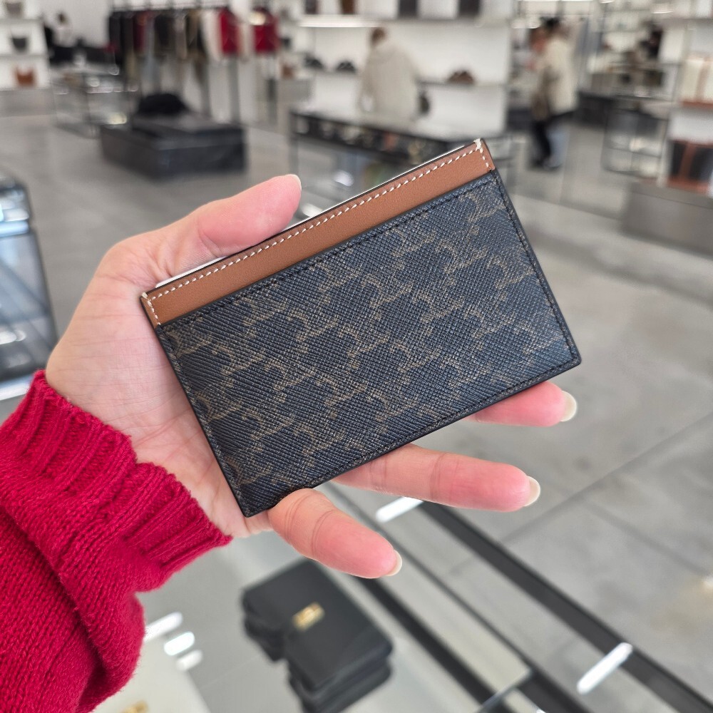 [아울렛] 셀린느 트리옹프 캔버스 카드지갑 10B702CLY.04LU