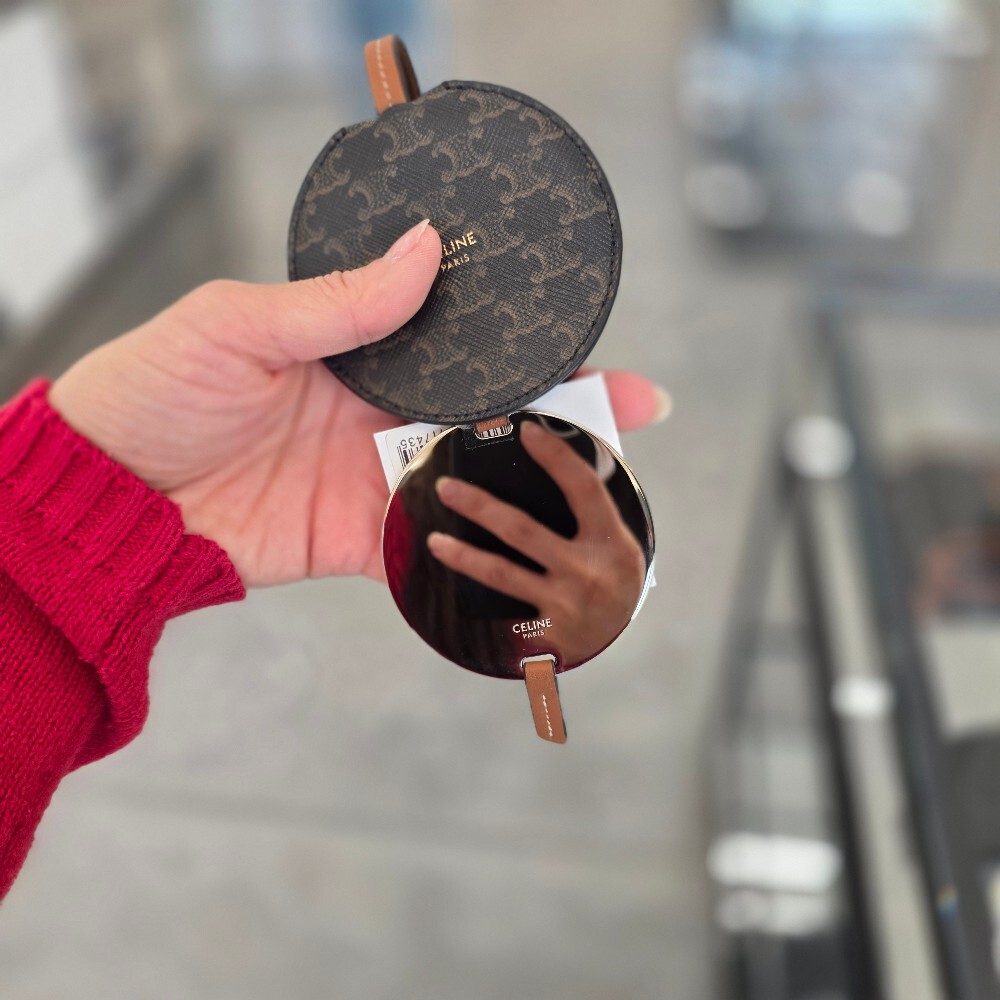 [아울렛] 셀린느 트리옹프 캔버스 거울 참 10D632BZ9.04LU