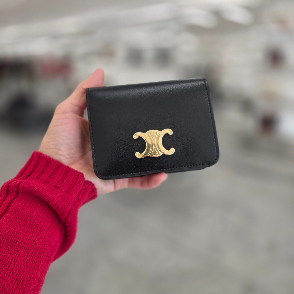 [아울렛] 셀린느샤이니카프스킨트리옹프컴팩트월렛 10K623DPV.38NO