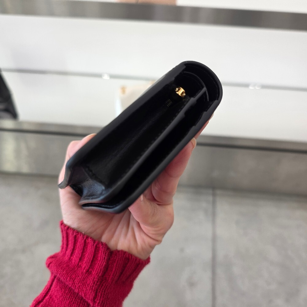 [아울렛] 셀린느샤이니카프스킨트리옹프컴팩트월렛 10K623DPV.38NO