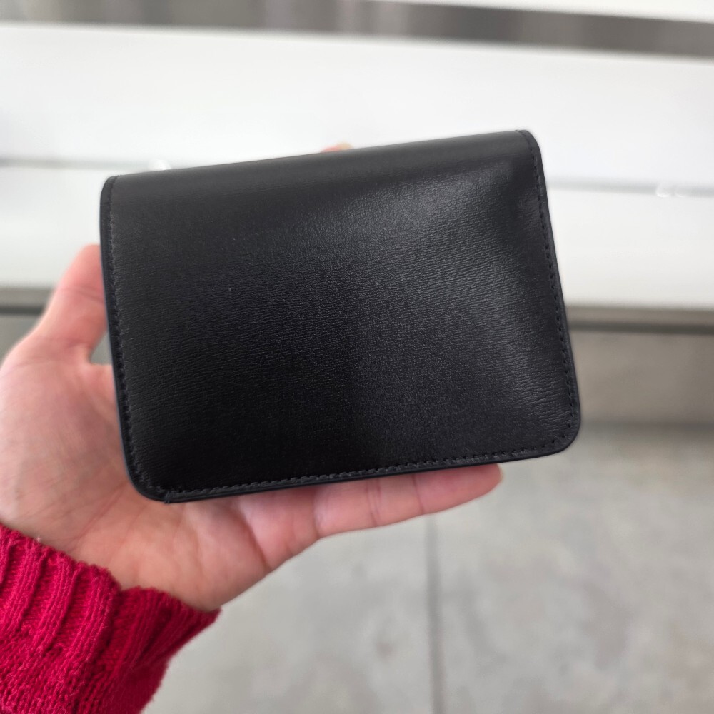 [아울렛] 셀린느샤이니카프스킨트리옹프컴팩트월렛 10K623DPV.38NO