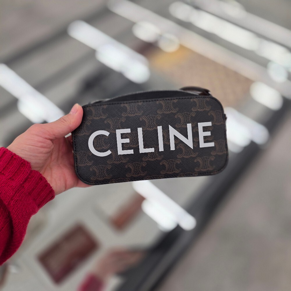 [아울렛] 셀린느 트리옹프 캔버스 호리존탈 파우치 10L272DM5.04LI