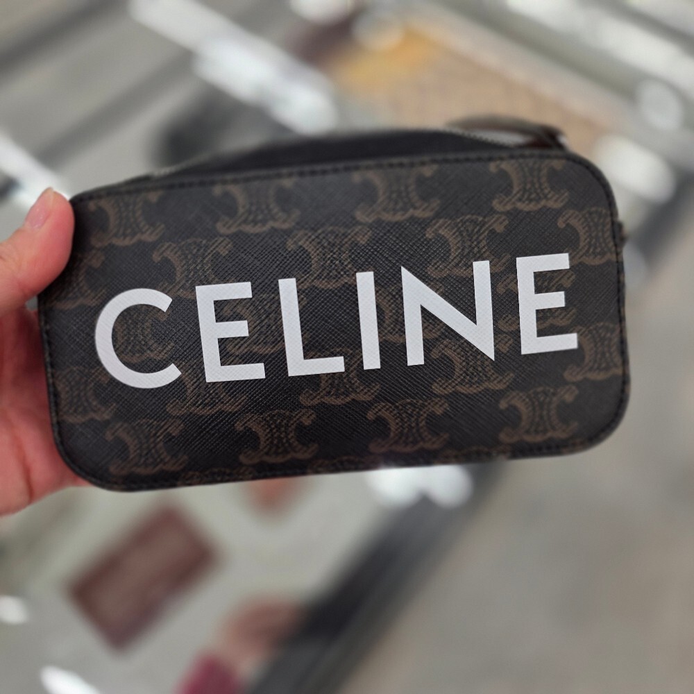 [아울렛] 셀린느 트리옹프 캔버스 호리존탈 파우치 10L272DM5.04LI