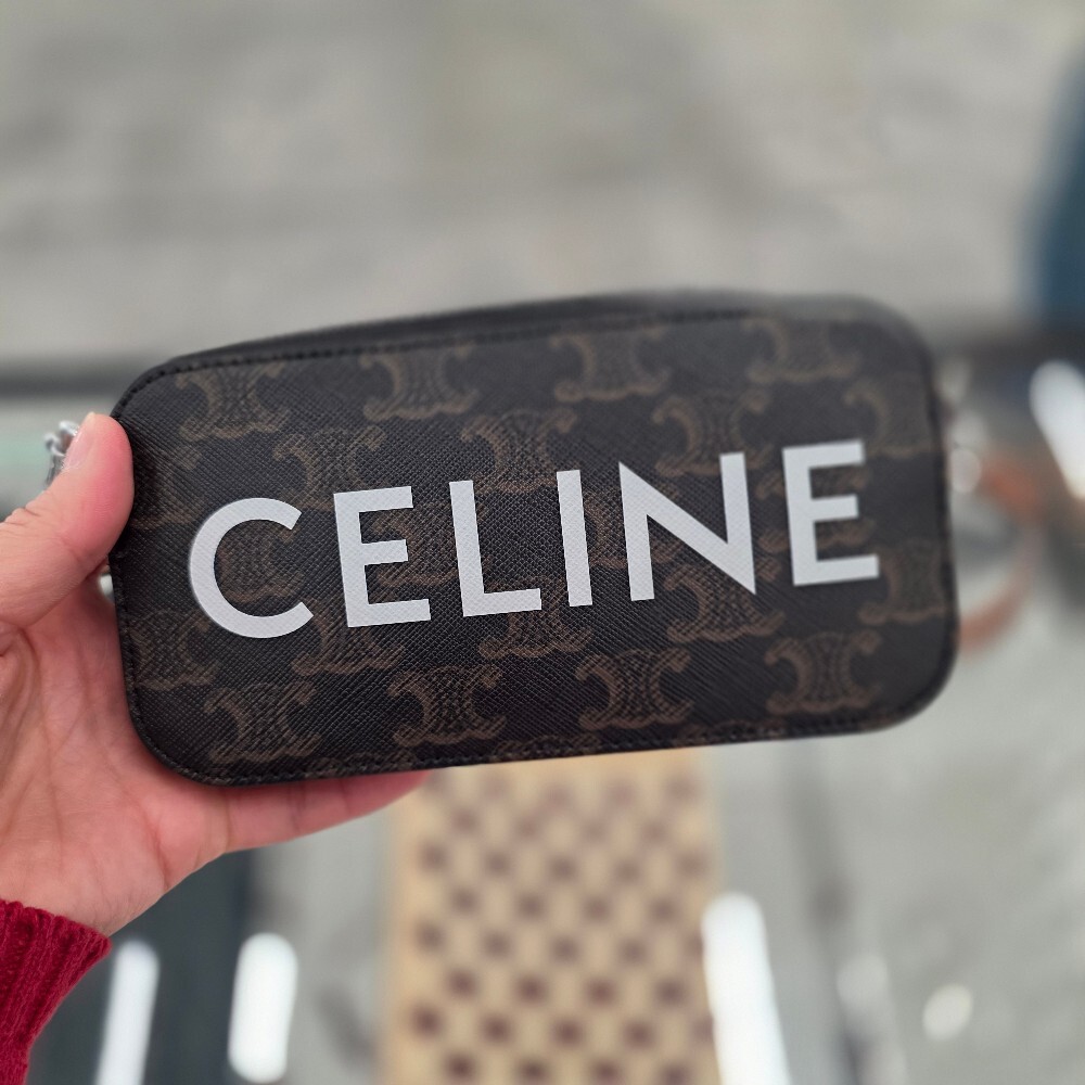 [아울렛] 셀린느 트리옹프 캔버스 호리존탈 파우치 10L272DM5.04LI