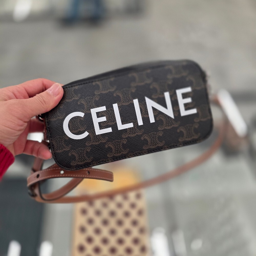 [아울렛] 셀린느 트리옹프 캔버스 호리존탈 파우치 10L272DM5.04LI