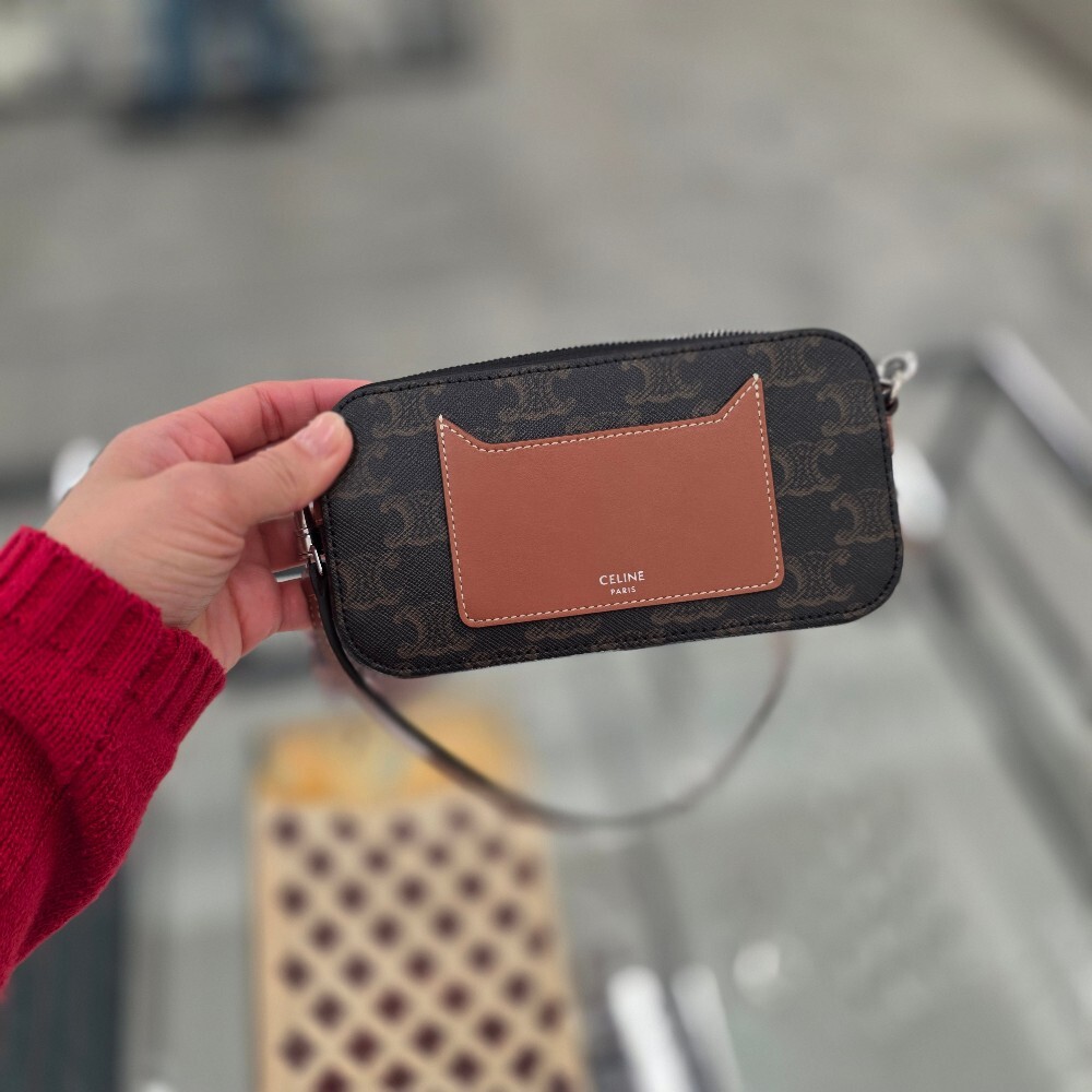 [아울렛] 셀린느 트리옹프 캔버스 호리존탈 파우치 10L272DM5.04LI