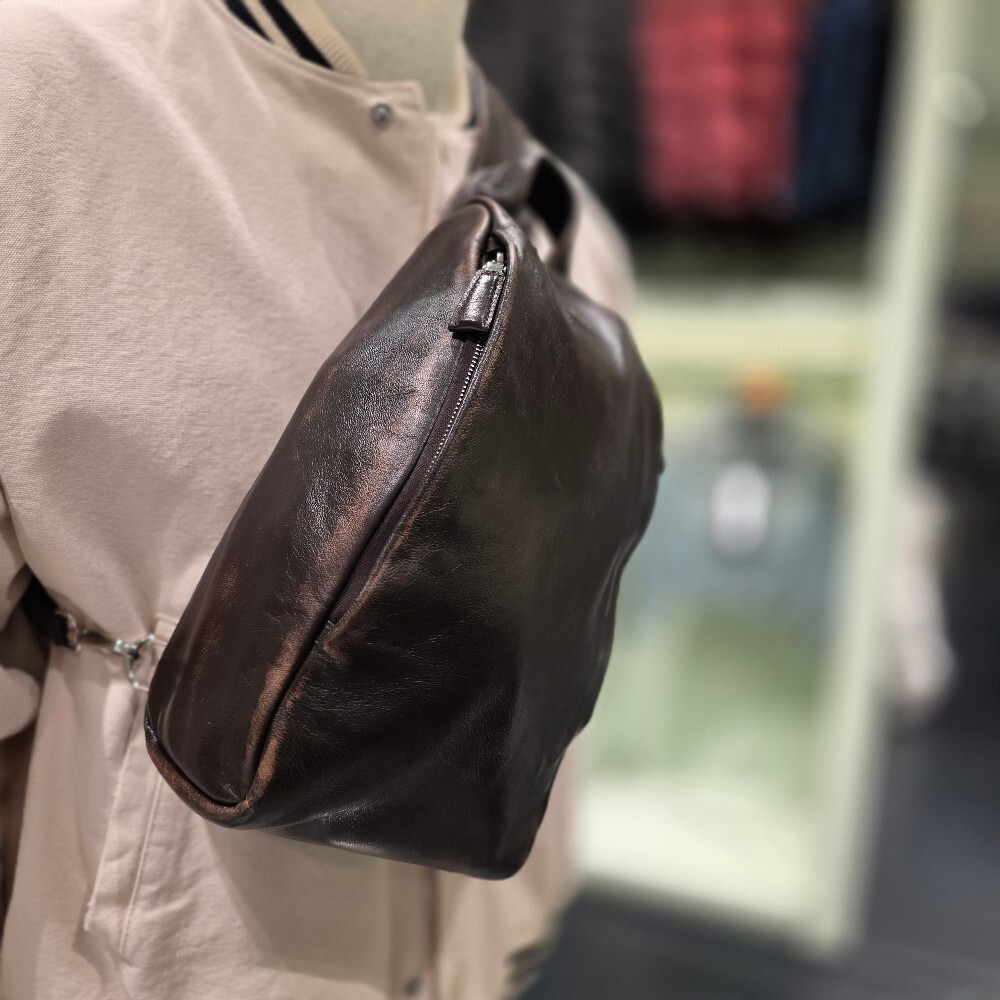 [아울렛] 프라다 빈티지 나파가죽 슬링백 2VZ114